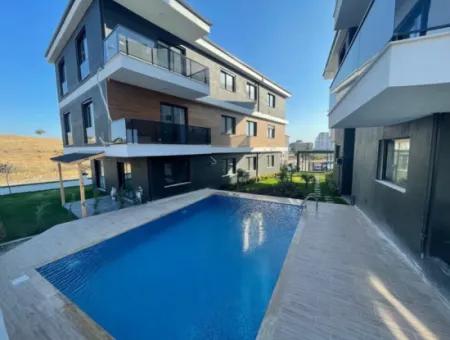 Çolakibrahimbey’de, Catamaran Sitesi’nde Bahçe Kullanımlı Satılık 2+1 Daire