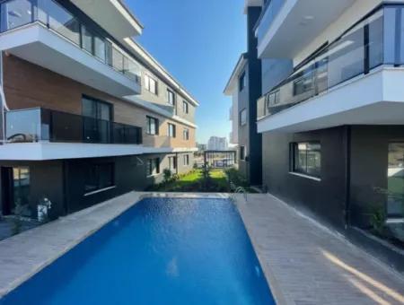Çolakibrahimbey’de, Catamaran Sitesi’nde Bahçe Kullanımlı Satılık 2+1 Daire