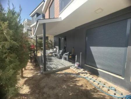 Çolakibrahimbey’de, Catamaran Sitesi’nde Bahçe Kullanımlı Satılık 2+1 Daire