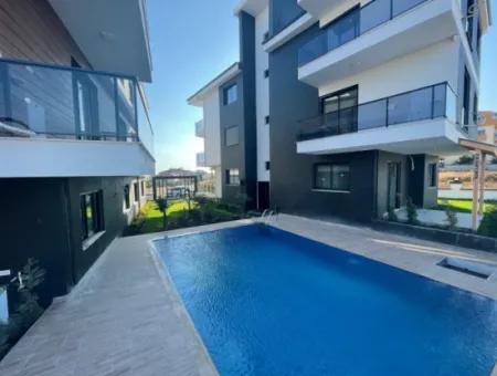 Çolakibrahimbey’de, Catamaran Sitesi’nde Bahçe Kullanımlı Satılık 2+1 Daire