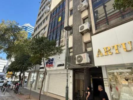 Mimar Kemalettinde Kiralık Ofis Gazi Bulvarı 2 Bina Mesafe'de