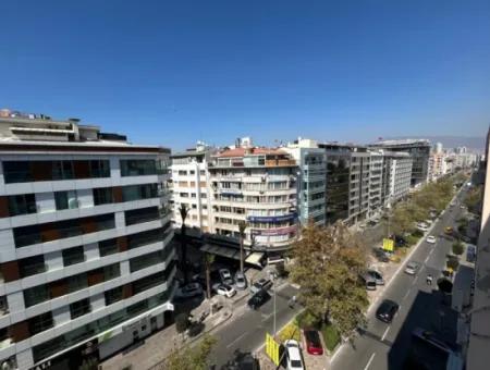 Cumhuriyet Meydanı’na Yürüme Mesafesinde 160 M2 Kiralık  Lüks Ofis!