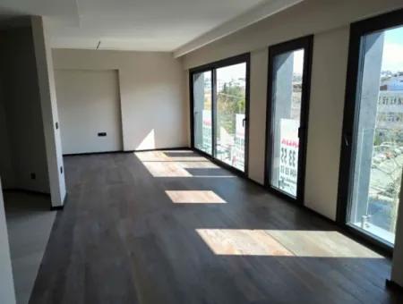 Cumhuriyet Bulvarı’nda Sıfır Binada Kiralık Prestijli İşyeri
