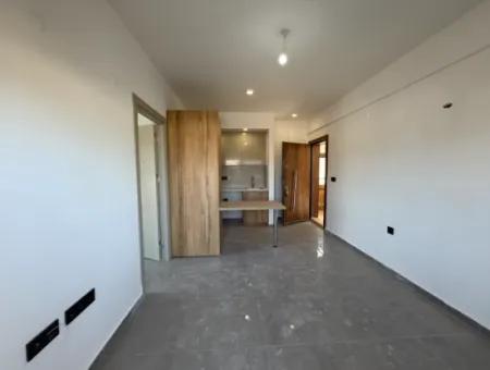 Urla Gülbahçe’de Havuzlu Site İçerisinde Satılık Sıfır 1+1 Daire