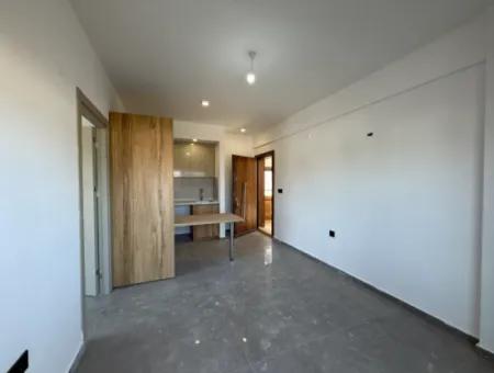 Urla Gülbahçe’de Havuzlu Site İçerisinde Satılık Sıfır 1+1 Daire
