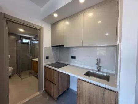 Urla Gülbahçe’de Havuzlu Site İçerisinde Satılık Sıfır 1+1 Daire