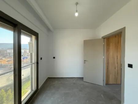 Urla Gülbahçe’de Havuzlu Site İçerisinde Satılık Sıfır 1+1 Daire