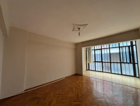 Alsancak  Kahramanlarda  1.Kat 2+1 90 M2 Asansörlü Boş Satılık Daire!
