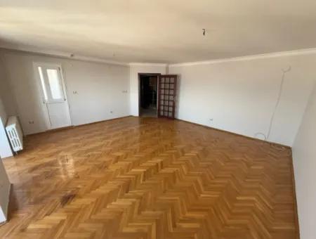 İzmir’in En Prestijli Sitelerinden Tibaş Sitesinde, 7. Katta Yer Alan 130 M² Ferah Daire Kiralık!