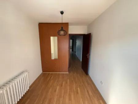 İzmir’in En Prestijli Sitelerinden Tibaş Sitesinde, 7. Katta Yer Alan 130 M² Ferah Daire Kiralık!
