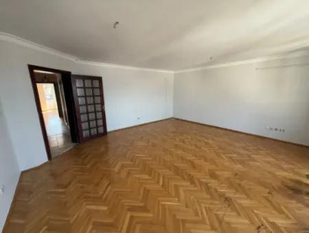 İzmir’in En Prestijli Sitelerinden Tibaş Sitesinde, 7. Katta Yer Alan 130 M² Ferah Daire Kiralık!