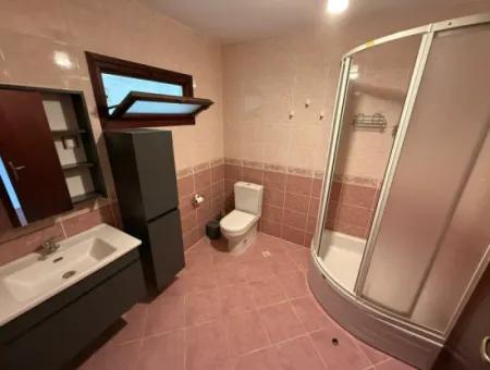 İzmir’in En Prestijli Sitelerinden Tibaş Sitesinde, 7. Katta Yer Alan 130 M² Ferah Daire Kiralık!