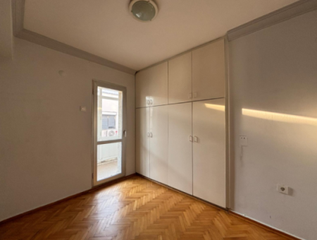 Alsancak Talatpaşa Yakını 2+1 Asansörlü Otoparklı Kiralık Daire.
