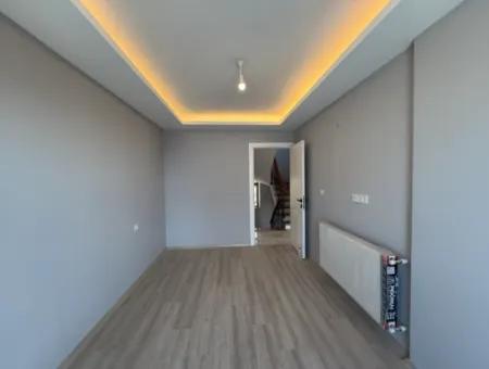 Seferihisar Akarca Elmastaş’ta Deniz Manzaralı, Havuzlu, Köşe Konumlu Müstakil Villa