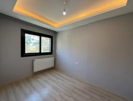 Seferihisar Akarca Elmastaş’ta Deniz Manzaralı, Havuzlu, Köşe Konumlu Müstakil Villa