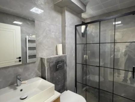 Seferihisar Akarca Elmastaş’ta Deniz Manzaralı, Havuzlu, Köşe Konumlu Müstakil Villa