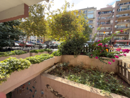 Küçükyalı Karantina Meydanında Karanlık Odası Olmayan Köşe Otoparklı Yalı Dairesi