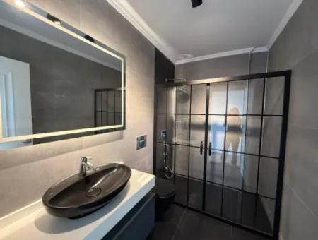 Urla Hekimköy Sitesinde Satılık 5+2 Müstakil Havuzlu Villa