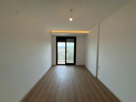 Urla Hekimköy Sitesinde Satılık 5+2 Müstakil Havuzlu Villa