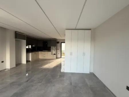 Seferihisar Akarca’da Denize Yürüme Mesafesinde Bahçeli Villa