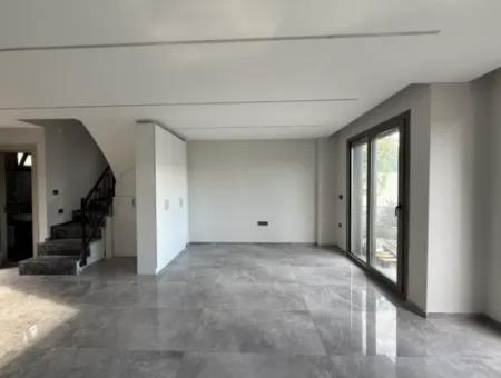 Seferihisar Akarca’da Denize Yürüme Mesafesinde Bahçeli Villa