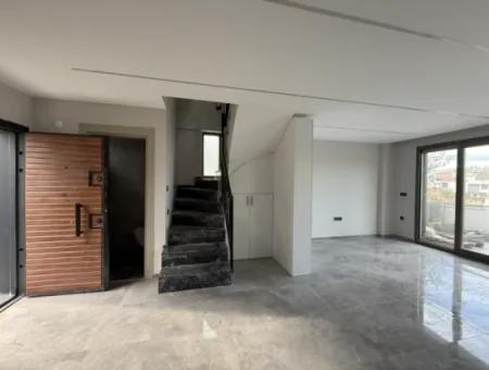 Seferihisar Akarca’da Denize Yürüme Mesafesinde Bahçeli Villa