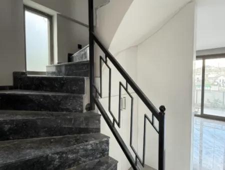 Seferihisar Akarca’da Denize Yürüme Mesafesinde Bahçeli Villa