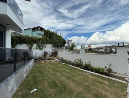 Seferihisar Akarca’da Denize Yürüme Mesafesinde Bahçeli Villa