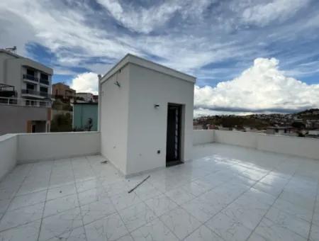 Seferihisar Akarca’da Denize Yürüme Mesafesinde Bahçeli Villa