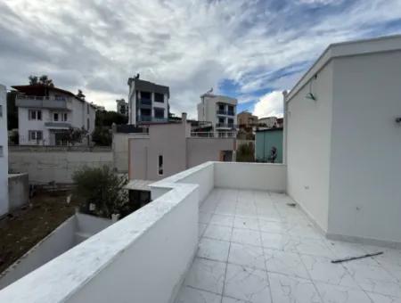 Seferihisar Akarca’da Denize Yürüme Mesafesinde Bahçeli Villa