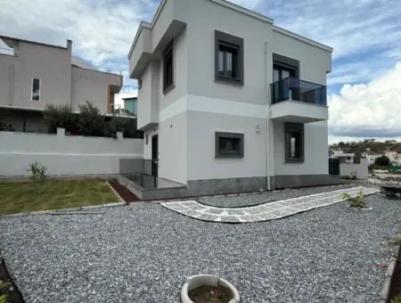 Seferihisar Akarca’da Denize Yürüme Mesafesinde Bahçeli Villa