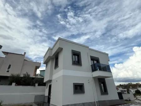 Seferihisar Akarca’da Denize Yürüme Mesafesinde Bahçeli Villa