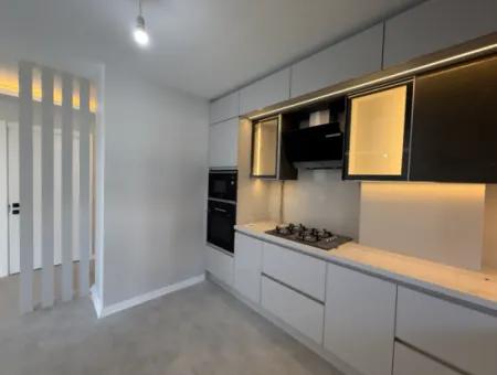 Seferihisar Çolakibrahimbey Mahallesi’nde Merkezi Konumda Satılık Villa