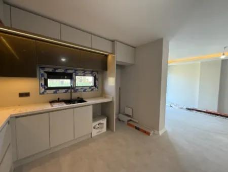 Seferihisar Çolakibrahimbey Mahallesi’nde Merkezi Konumda Satılık Villa