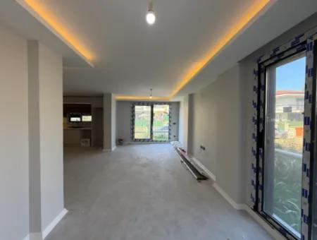 Seferihisar Çolakibrahimbey Mahallesi’nde Merkezi Konumda Satılık Villa