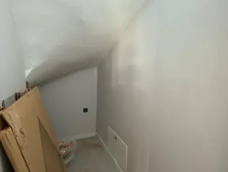 Seferihisar Çolakibrahimbey Mahallesi’nde Merkezi Konumda Satılık Villa