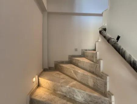 Seferihisar Çolakibrahimbey Mahallesi’nde Merkezi Konumda Satılık Villa