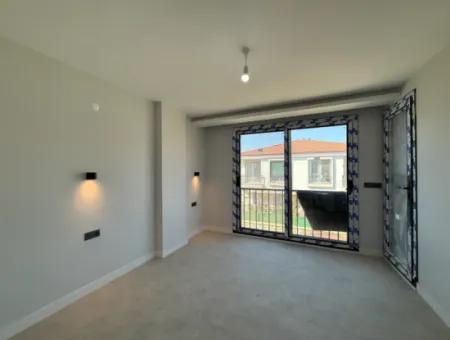 Seferihisar Çolakibrahimbey Mahallesi’nde Merkezi Konumda Satılık Villa