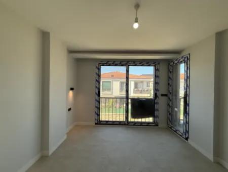 Seferihisar Çolakibrahimbey Mahallesi’nde Merkezi Konumda Satılık Villa