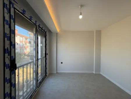 Seferihisar Çolakibrahimbey Mahallesi’nde Merkezi Konumda Satılık Villa