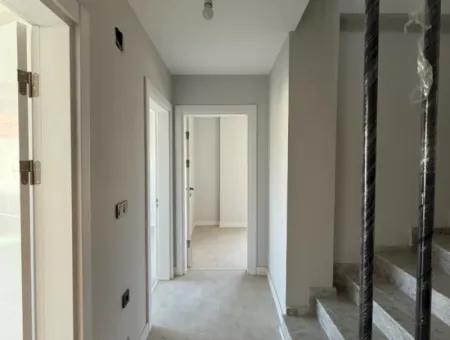 Seferihisar Çolakibrahimbey Mahallesi’nde Merkezi Konumda Satılık Villa