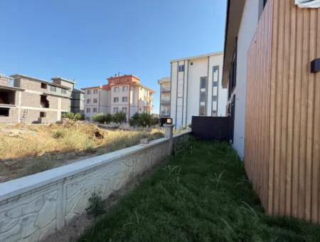 Seferihisar Çolakibrahimbey Mahallesi’nde Merkezi Konumda Satılık Villa