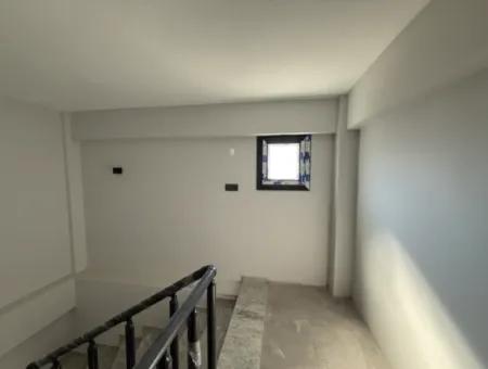 Seferihisar Çolakibrahimbey Mahallesi’nde Merkezi Konumda Satılık Villa