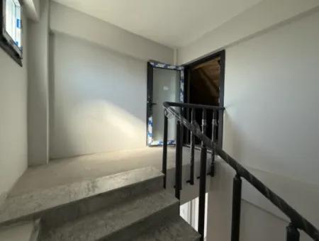 Seferihisar Çolakibrahimbey Mahallesi’nde Merkezi Konumda Satılık Villa