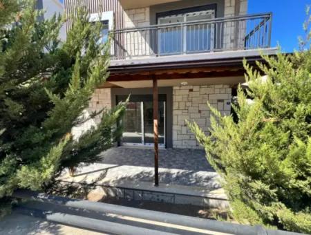 Seferihisar Akarca – Elmastaş Mevkiinde Tam Müstakil 4+1 Deniz Manzaralı Villa