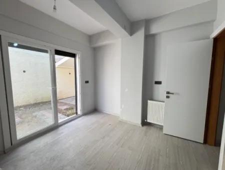 Seferihisar Gözsüzler’de Bahçe Kullanımlı Ve Ardiyeli Kiralık 2+1 Daire