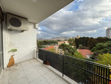 Alsancak Vasıf Çınarda Köşe 2+1 6.Kat Bakımlı Kiralık Daire