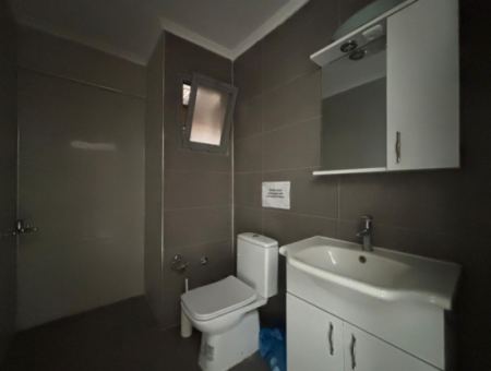 Alsancak  Aliçetinkayada Hastane Acil Karşısı Kiralık İşyeri!