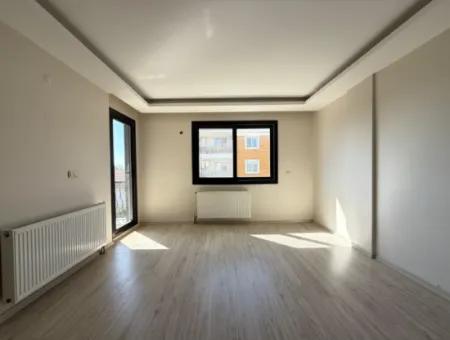 Seferihisar’ın En Sevilen Sokağında, Masrafsız Ve Krediye Uygun Satılık 2+1 Daire