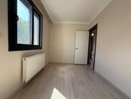 Seferihisar’ın En Sevilen Sokağında, Masrafsız Ve Krediye Uygun Satılık 2+1 Daire